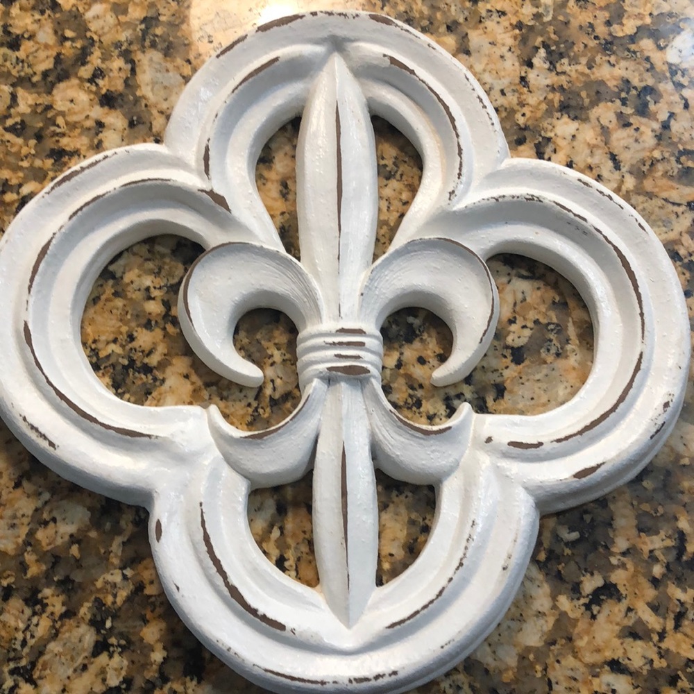 Fleur de lis wall art with custom paint
